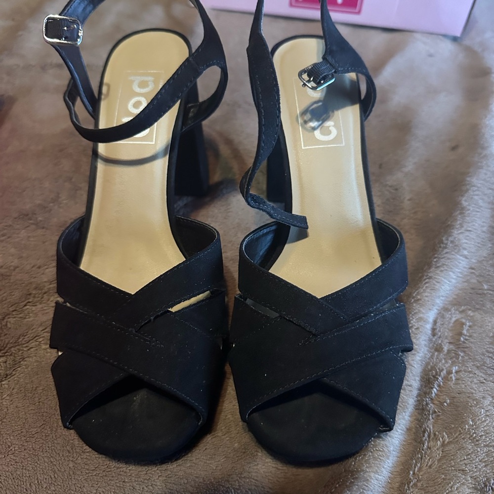 Black heel pumps